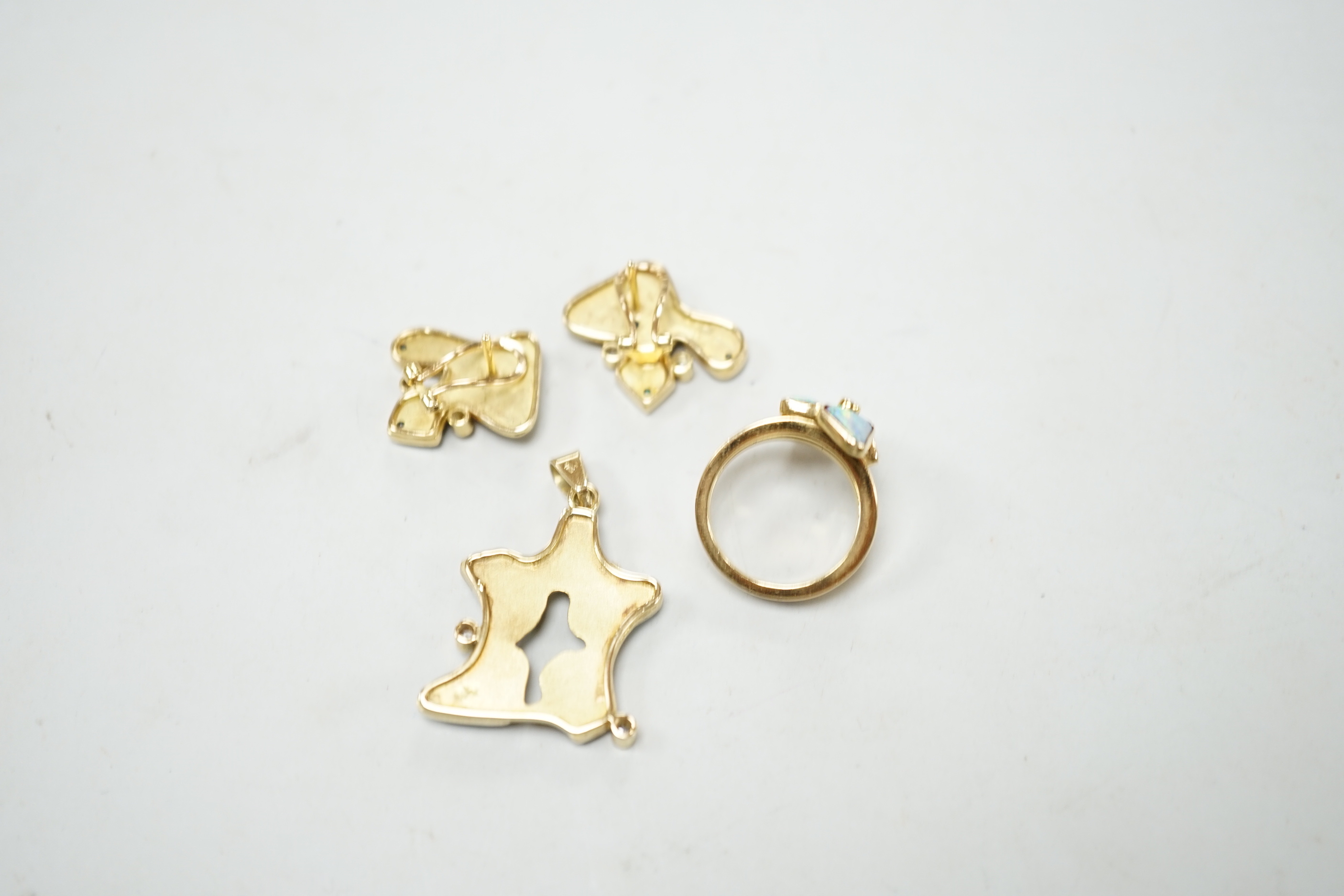 A modernist suite of 750 yellow metal, opal doublet? and diamond cluster set jewellery, comprising a pendant (overall 37mm), dress ring and pair of earrings, gross weight 24 grams.